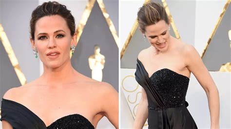 Jennifer Garner revealed Oscars wardrobe malfunction ...